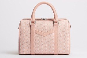 モワナ“Mモチーフ”総柄バッグにピンクの新色、トートバッグやボストン型ミニバッグなど