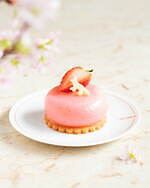 カフェ キツネ25年春メニュー、桜ミルク×苺ソースの抹茶ラテやたっぷり抹茶クリームクロワッサン｜写真3