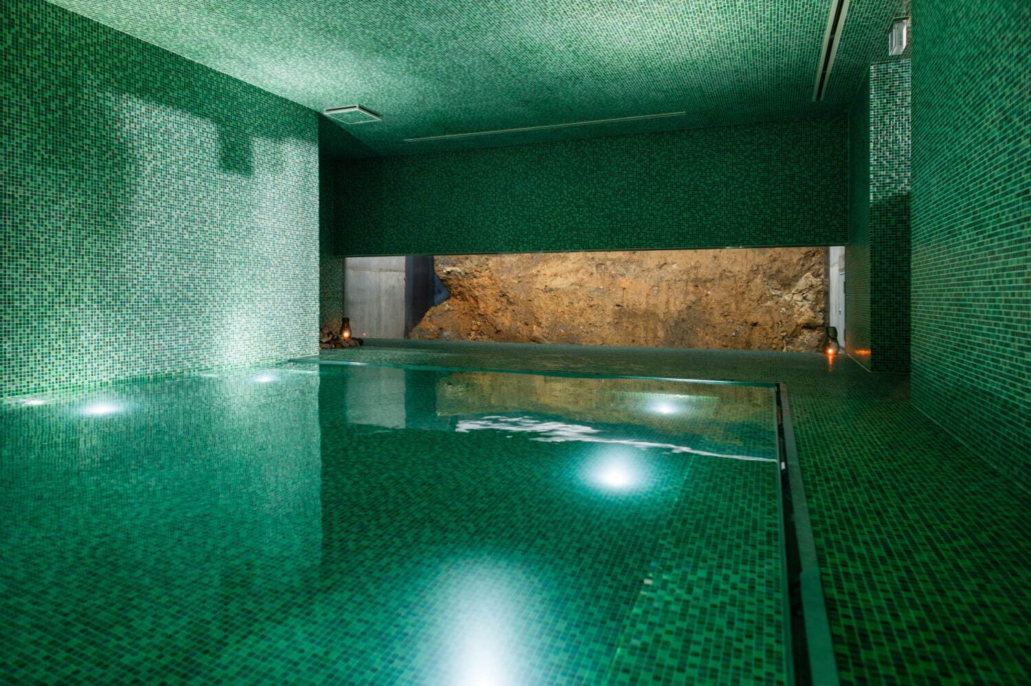 薬草スチームサウナ付属の水風呂(男性)