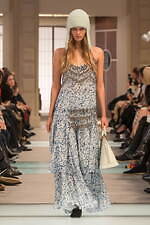 ルイ・ヴィトン 25-26年秋冬ウィメンズコレクション、“秘密の駅”で生まれるストーリーとメゾンの旅｜写真27