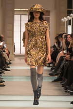 ルイ・ヴィトン 25-26年秋冬ウィメンズコレクション、“秘密の駅”で生まれるストーリーとメゾンの旅｜写真45