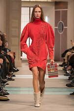 ルイ・ヴィトン 25-26年秋冬ウィメンズコレクション、“秘密の駅”で生まれるストーリーとメゾンの旅｜写真52