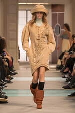 ルイ・ヴィトン 25-26年秋冬ウィメンズコレクション、“秘密の駅”で生まれるストーリーとメゾンの旅｜写真57