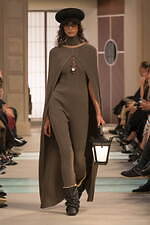 ルイ・ヴィトン 25-26年秋冬ウィメンズコレクション、“秘密の駅”で生まれるストーリーとメゾンの旅｜写真61