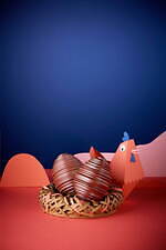 ル・ショコラ・アラン・デュカスの春限定ショコラ、“卵＆オマール海老”モチーフの立体チョコレート｜写真2