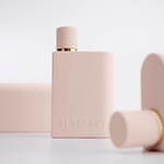 バーバリー25年春フレグランス、ワイルドストロベリーが甘く香るフルーティウッディ｜写真5