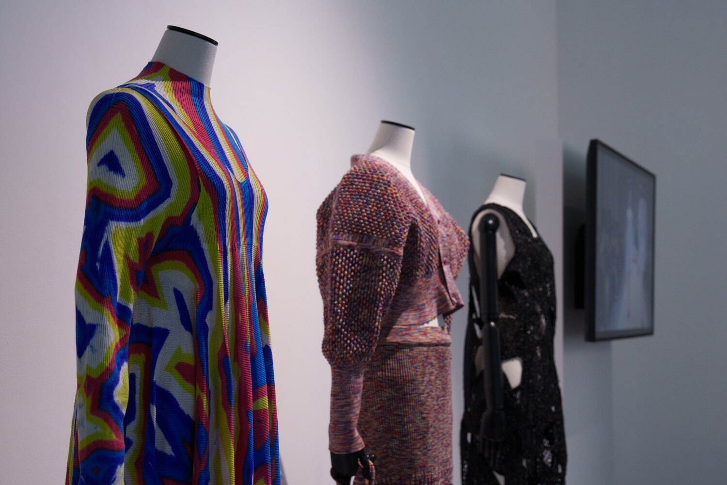 CFCLの展覧会が表参道・GYREで、“3Dコンピューター・ニッティング技術”を軸に製作過程に迫る｜写真11