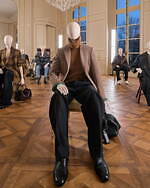 ロエベ 2025-26年秋冬コレクション、アートとクラフトの遊び心でアイデアを形に｜写真5