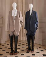 ロエベ 2025-26年秋冬コレクション、アートとクラフトの遊び心でアイデアを形に｜写真15