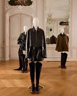 ロエベ 2025-26年秋冬コレクション、アートとクラフトの遊び心でアイデアを形に｜写真19