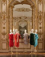 ロエベ 2025-26年秋冬コレクション、アートとクラフトの遊び心でアイデアを形に｜写真23