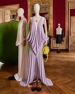 ロエベ 2025-26年秋冬コレクション、アートとクラフトの遊び心でアイデアを形に｜写真28