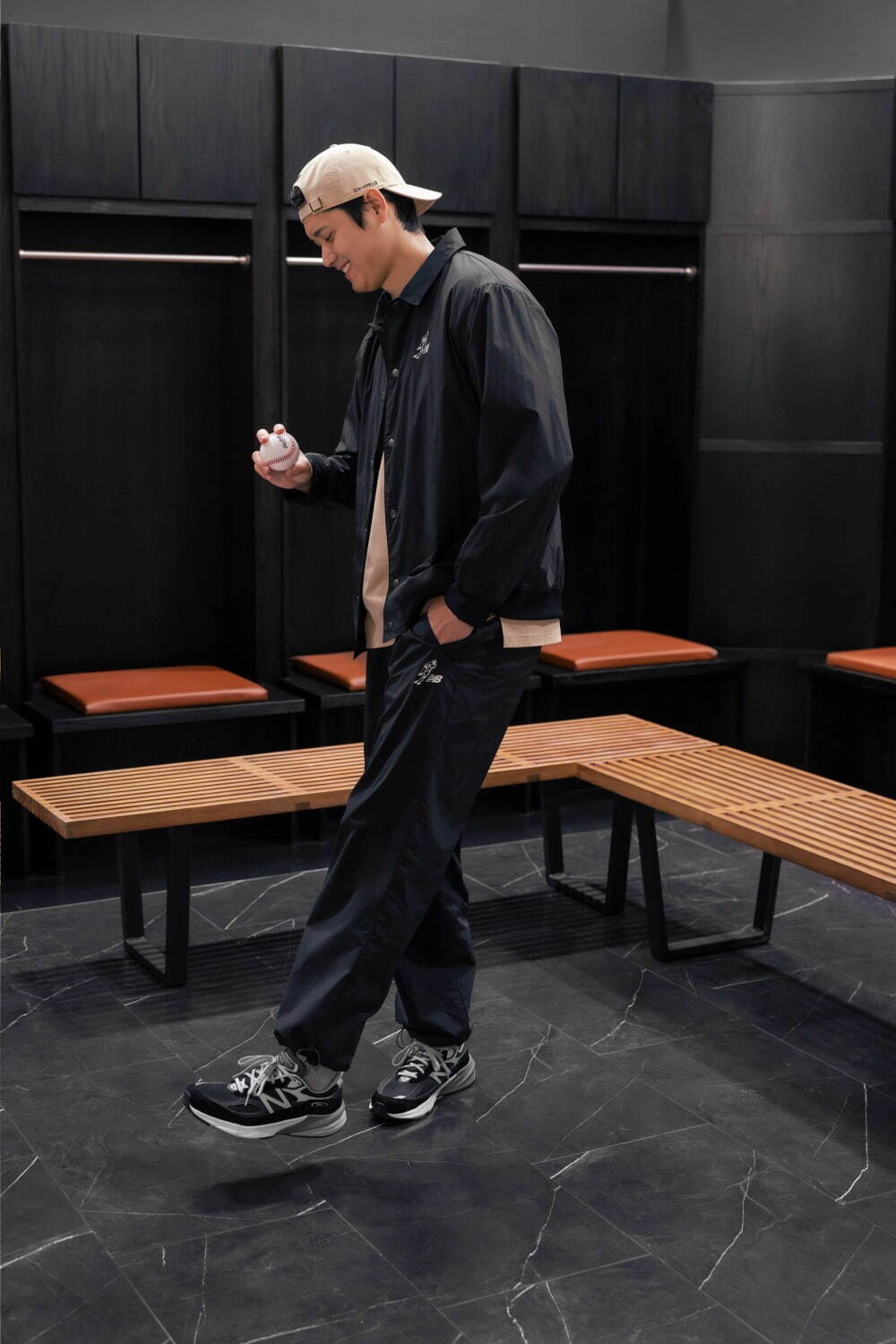 ニューバランス×大谷翔平、ロゴ入りキャップやシューズなど渋谷