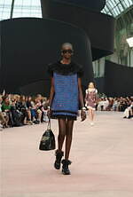 シャネル 2025年秋冬コレクション - 相反するものが軽やかに戯れる“想像力の世界”｜写真16