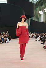 シャネル 2025年秋冬コレクション - 相反するものが軽やかに戯れる“想像力の世界”｜写真25