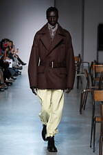 ウジョー 2025-26年秋冬コレクション - スクールファッションから外れた自己表現｜写真9