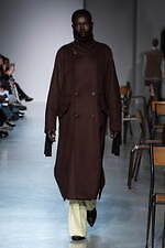 ウジョー 2025-26年秋冬コレクション - スクールファッションから外れた自己表現｜写真10