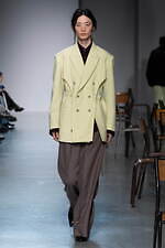 ウジョー 2025-26年秋冬コレクション - スクールファッションから外れた自己表現｜写真11