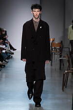 ウジョー 2025-26年秋冬コレクション - スクールファッションから外れた自己表現｜写真13