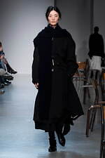 ウジョー 2025-26年秋冬コレクション - スクールファッションから外れた自己表現｜写真31