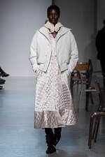 ウジョー 2025-26年秋冬コレクション - スクールファッションから外れた自己表現｜写真35