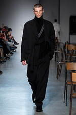 ウジョー 2025-26年秋冬コレクション - スクールファッションから外れた自己表現｜写真37