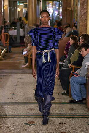 キコ・コスタディノフ(KIKO KOSTADINOV) 2025-26年秋冬ウィメンズコレクション  - 写真12