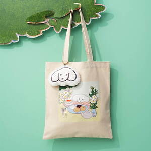 アフタヌーンティー・リビング“柔らかタッチ”の犬アイテム、真っ白ふわふわポーチやクッキー缶など｜写真4