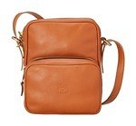 イル ビゾンテ“アーカイブ復刻”のレザーバッグ＆財布、両面ポケットの斜め掛けなど｜写真2