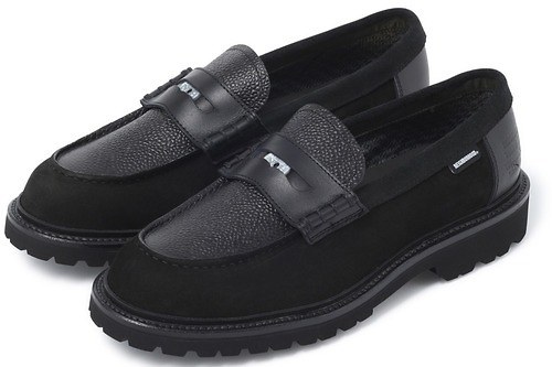 ネイバーフッド×リーガルシューアンドカンパニーの黒メンズローファー、多種レザーの切り替えアッパー