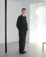 ヨーク×アンセルム、色落ち加工のデニムジャケット＆絵画の刺繍Tシャツ｜写真1