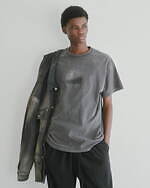 ヨーク×アンセルム、色落ち加工のデニムジャケット＆絵画の刺繍Tシャツ｜写真12