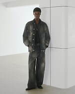 ヨーク×アンセルム、色落ち加工のデニムジャケット＆絵画の刺繍Tシャツ｜写真8