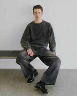 ヨーク×アンセルム、色落ち加工のデニムジャケット＆絵画の刺繍Tシャツ｜写真5