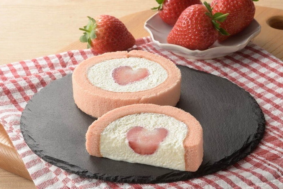 もちもち食感スイーツ｜ローソン、栃木県産いちご「とちあいか」のロールケーキ＆苺クリームフルーツサンド