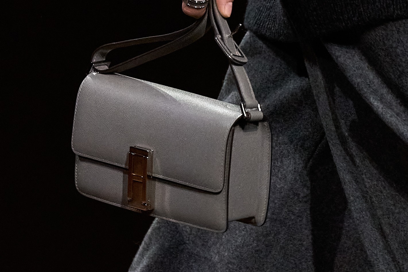 職人技(アルチザン)｜エルメス25年秋冬のウィメンズバッグをチェック、シックなカラーのミニレザーバッグが充実