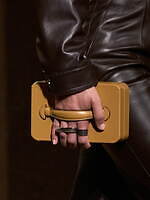 エルメス25年秋冬のウィメンズバッグをチェック、シックなカラーのミニレザーバッグが充実｜写真6