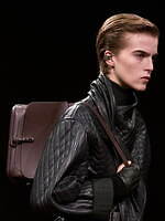 エルメス25年秋冬のウィメンズバッグをチェック、シックなカラーのミニレザーバッグが充実｜写真4