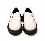 ヴェイン“ミニマル”なレザー厚底スニーカー、丸みを帯びた流線型シルエットで｜写真2