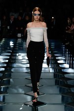 バレンシアガ 2015年春夏コレクション - ダイヤ型が豊麗に輝く、モダンなフェミニニティ｜写真5