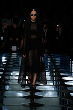 バレンシアガ 2015年春夏コレクション - ダイヤ型が豊麗に輝く、モダンなフェミニニティ｜写真8