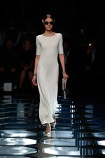 バレンシアガ 2015年春夏コレクション - ダイヤ型が豊麗に輝く、モダンなフェミニニティ｜写真9