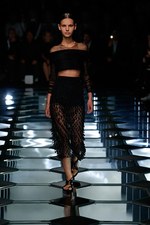 バレンシアガ 2015年春夏コレクション - ダイヤ型が豊麗に輝く、モダンなフェミニニティ｜写真19