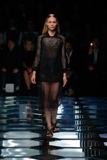 バレンシアガ 2015年春夏コレクション - ダイヤ型が豊麗に輝く、モダンなフェミニニティ｜写真20