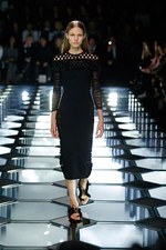 バレンシアガ 2015年春夏コレクション - ダイヤ型が豊麗に輝く、モダンなフェミニニティ｜写真32