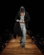 ジースター“バイカーパンツ着想”デニムパンツ、ヴィンテージ加工のルーズシルエットで｜写真7