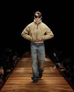 ジースター“バイカーパンツ着想”デニムパンツ、ヴィンテージ加工のルーズシルエットで｜写真9