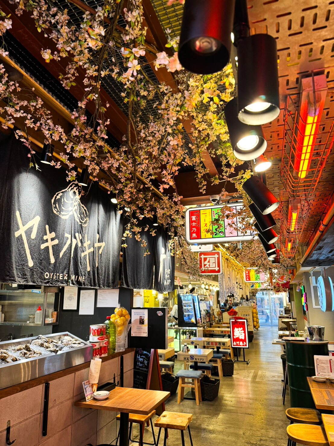 代々木「ほぼ新宿のれん街」倉庫型横丁の桜まつり、花見気分で楽しむ料理や夜間ライトアップ｜写真8