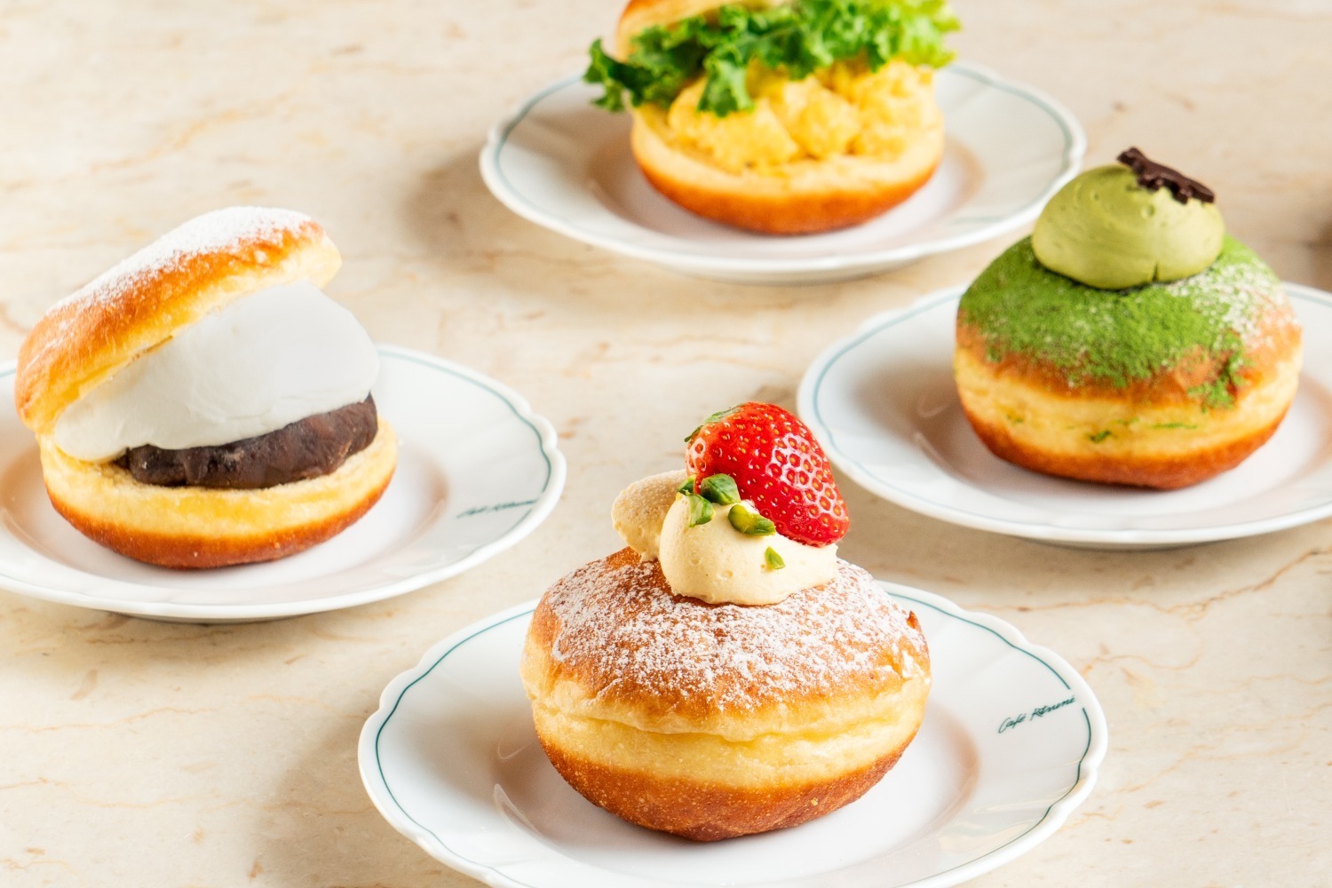もちもち食感スイーツ｜「カフェ キツネ」グラングリーン大阪に、抹茶や餡子などたっぷりクリーム×もちもち生地の限定ドーナツも