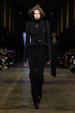 マックイーン(McQueen) 2025-26年秋冬ウィメンズ&メンズコレクション  - 写真2